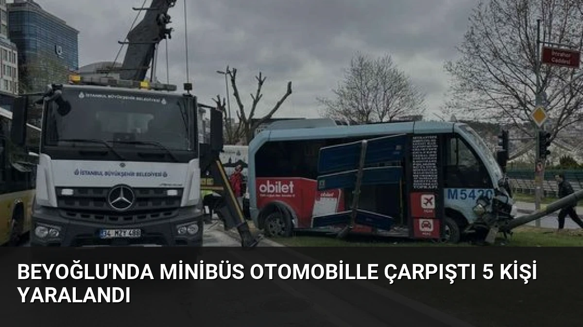 Beyoğlu’nda Minibüs Otomobille Çarpıştı 5 Kişi Yaralandı