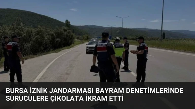 Bursa İznik Jandarması Bayram Denetimlerinde Sürücülere Çikolata İkram Etti